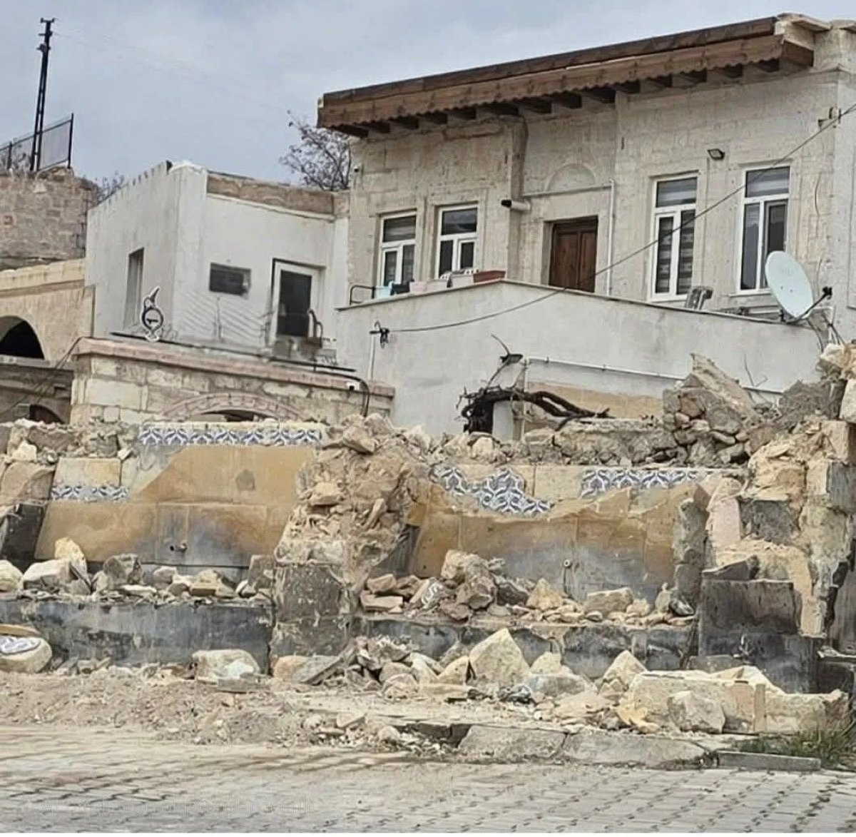 Avanos'taki 14.yüzyıla ait Alaaddin Çeşmesi, kimliği belirsiz kişilerce yıkıldı